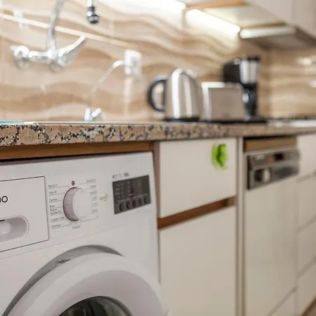 B57 - Marachique 2 Bed Flat شقة ألفور