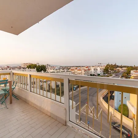 B57 - Marachique 2 Bed Flat شقة