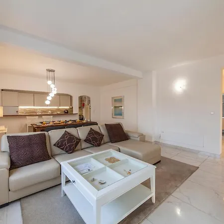 B57 - Marachique 2 Bed Flat * 阿尔沃尔