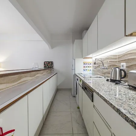 B57 - Marachique 2 Bed Flat * ألفور