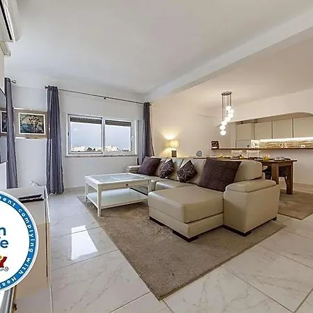 Appartement B57 - Marachique 2 Bed Flat *