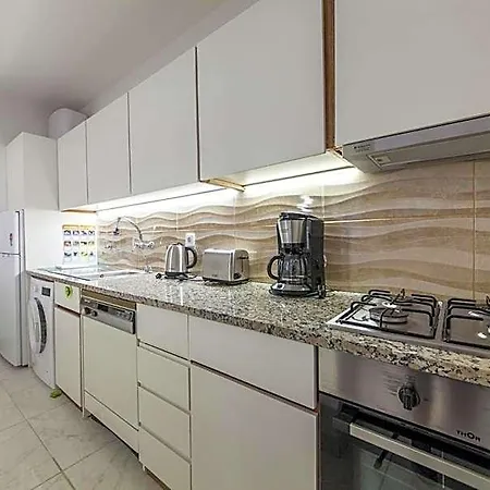 B57 - Marachique 2 Bed Flat * Alvor