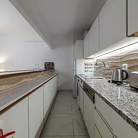 B57 - Marachique 2 Bed Flat Alvor